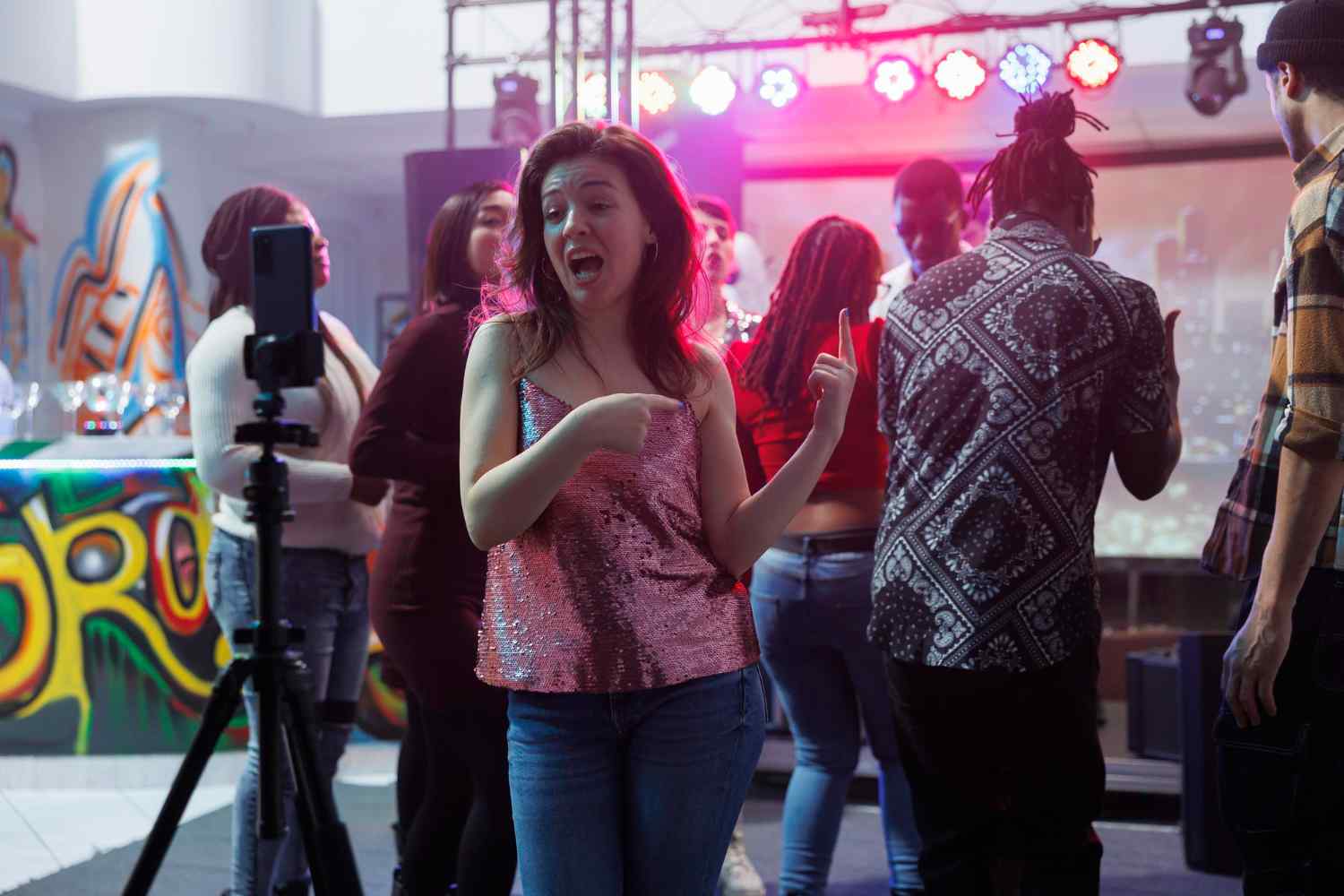 KEYWORDS: Production audiovisuel Île-de-France, Équipe de production vidéo, Installation Audiovisuelle de tournage