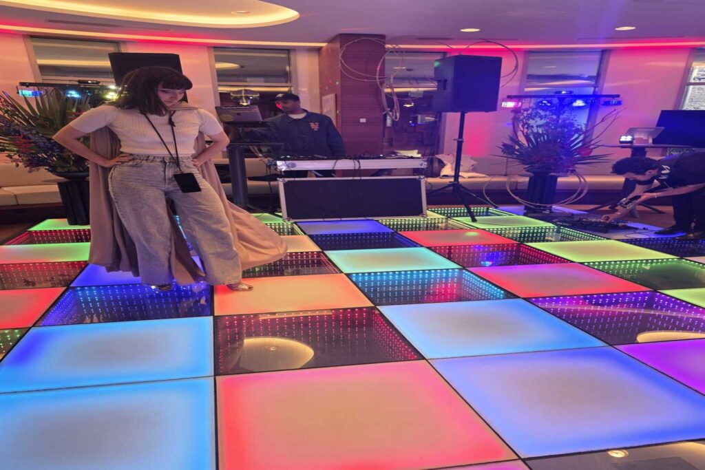 Exigences techniques pour une installation piste de danse led sans erreur installation piste de danse led, Branchement électrique piste de danse, Montage piste de danse led temps, Sol pour piste de danse événementielle